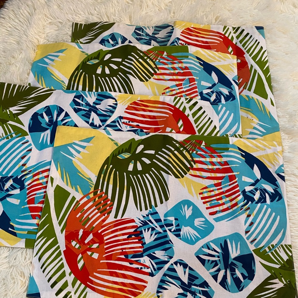 Set of floral placemats
